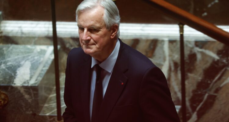 Primer ministro de Francia, Michel Barnier, presenta su renuncia ante el presidente Emmanuel Macron