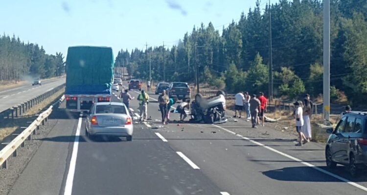 Grave accidente vehicular en Ruta 5 Sur a la altura de Cabrero deja cinco personas fallecidas