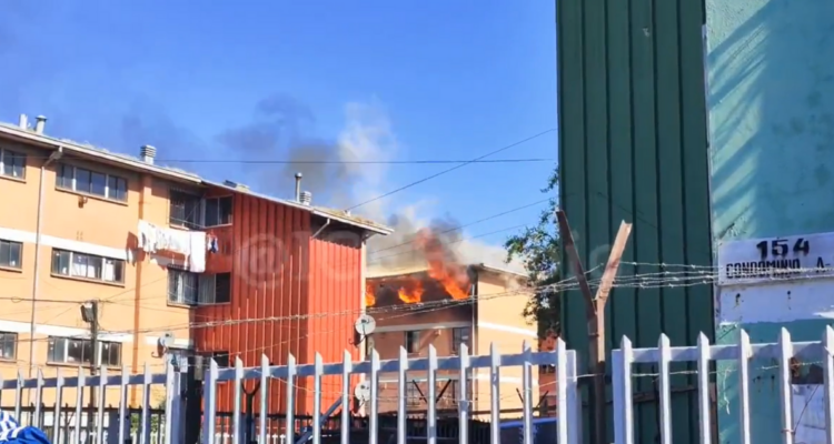 Bío Bío: incendio afecta departamento ubicado en cuarto piso en San Pedro de la Paz