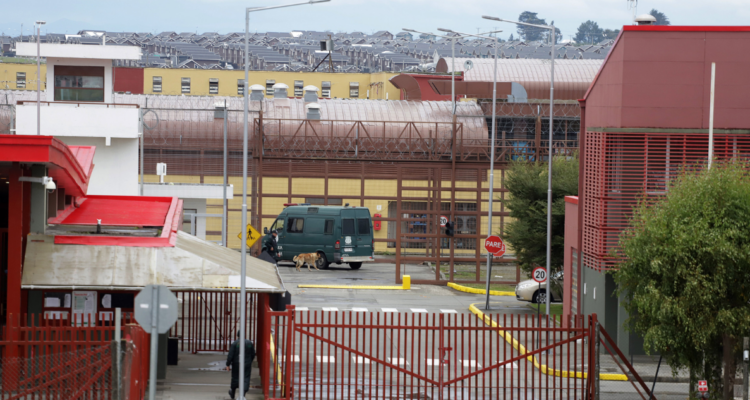 Gendarme de cárcel de Puerto Montt sufre agresión por parte de interno: lo apuñaló en la pierna