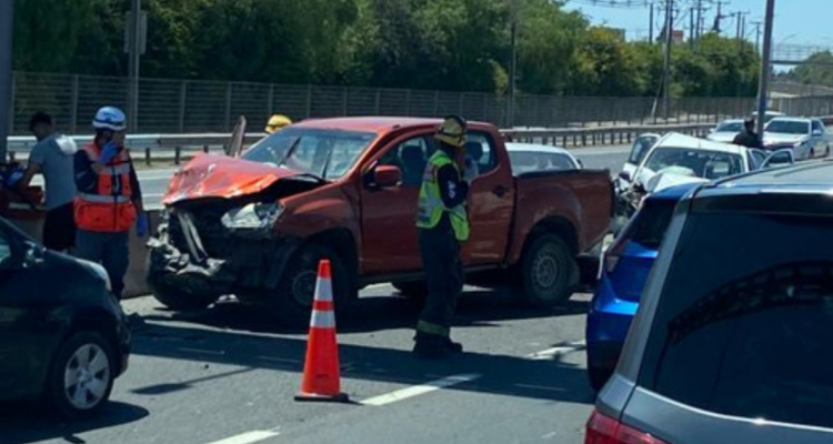 Vehículo involucrado en accidente en Ruta 5