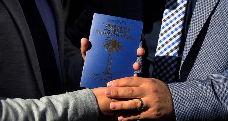 Estadísticas Vitales del INE: Nacimientos siguen bajando, mientras aumentan matrimonios y AUC