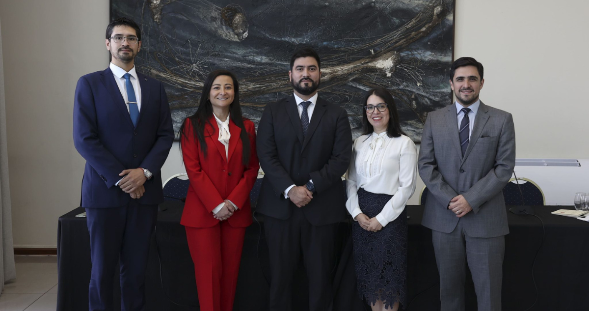 Directorio de ADICA 2024-2026 de izquierda a derecha: Julio Villarroel, Carmen Nishihara, Cristián Piña, Isidora Rojas y Ricardo Rivano