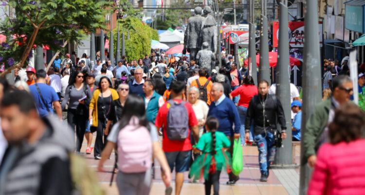 Un 44% de los adultos chilenos tienen competencias insuficientes: el peor resultado de la OCDE