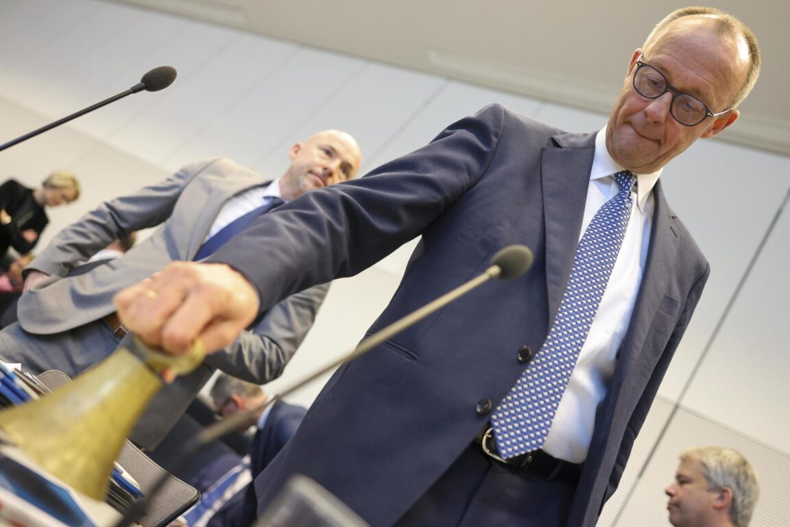 El presidente de la Unión Demócrata Cristiana (CDU), Friedrich Merz, antes del voto de confianza al Canciller Scholz 