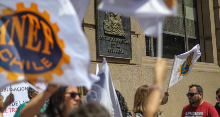 Trabajadores del sector público logran acuerdo con Gobierno y zanjan alza salarial que recibirían