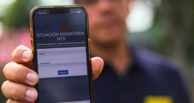 Así funciona la nueva aplicación para consultar el estado migratorio de los extranjeros en Chile