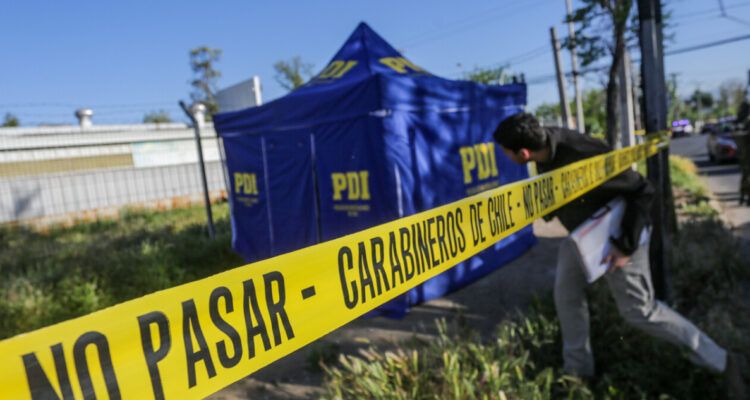 Hombre muere apuñalado en plena calle en Pedro Aguirre Cerda