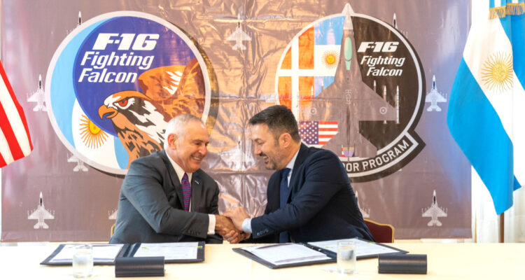 Argentina y EE.UU. firman “Carta de Oferta y Aceptación” para el programa de aviones F-16