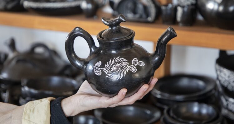 Alfarería en greda de Quinchamalí, Fundación Artesanías de Chile