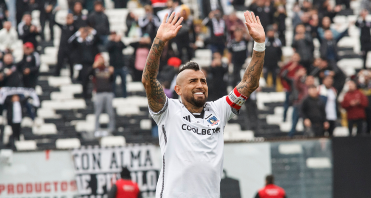 Vidal tras titularse de DT: le gustaría dirigir a Colo Colo y recuerda a entrenadores que lo marcaron