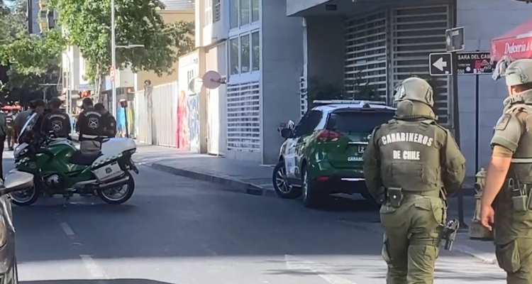 Pareja asaltada en departamento arrendado de Santiago: les robaron $3 millones, joyas y celulares