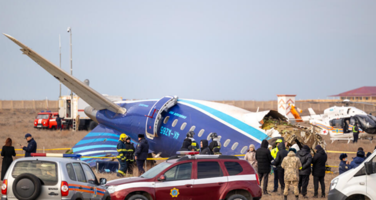 Aumentan a 38 los muertos en accidente aéreo en Kazajistán