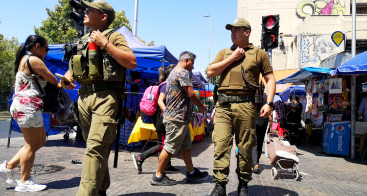 Australia alerta a sus compatriotas a “no caminar solos” cuando visiten Chile: “Robos son comunes”