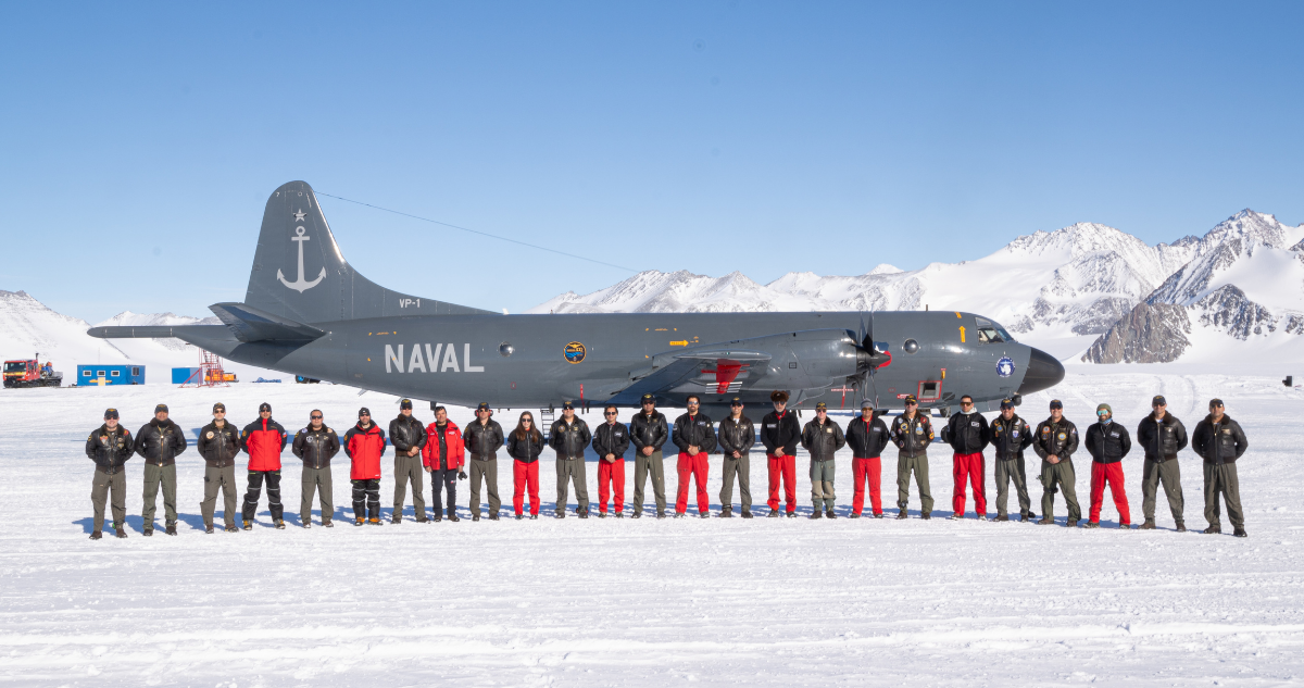 Avión de la Armada marca hito aterrizando en el punto más austral de Chile: Estación Glaciar Unión