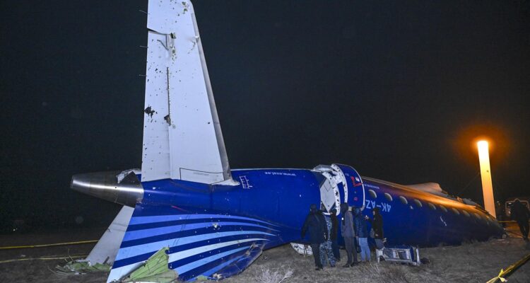 Las dudas que persisten tras el trágico accidente del avión de Azerbaijan Airlines