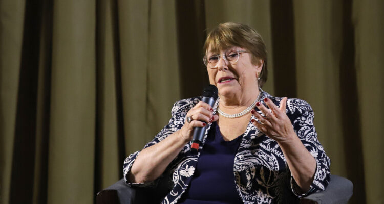 Expresidenta Bachelet: “La ultraderecha hace cuestiones mejor que nosotros”
