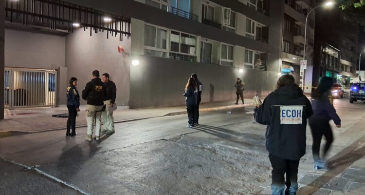 Hombre queda en riesgo vital tras ser baleado en la cabeza en Santiago