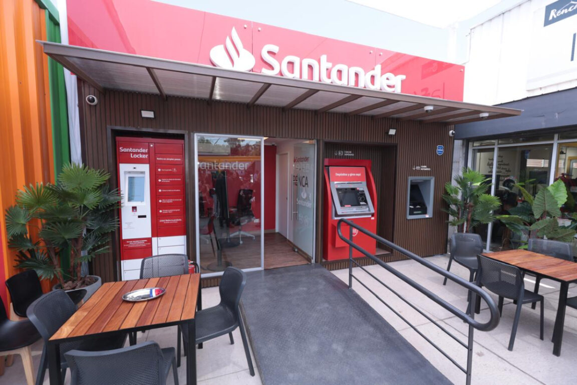 Nuevo espacio de Banco Santander en Renca