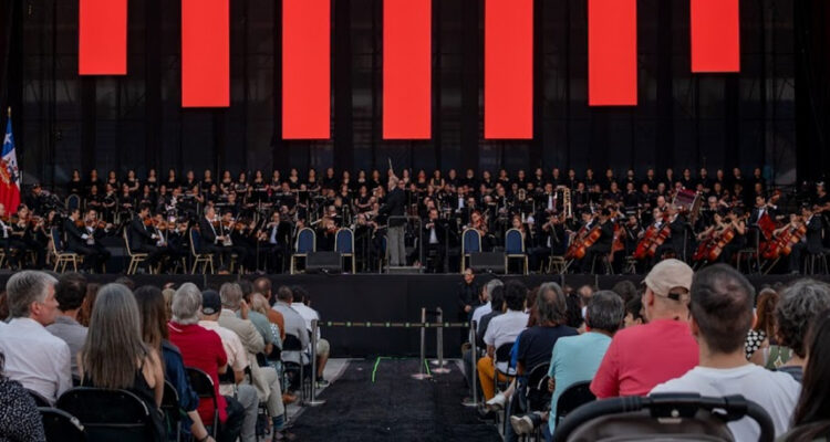 30 personas disfrutaron de la Novena Sinfonía de Beethoven junto a BancoEstado en el Estadio Nacional