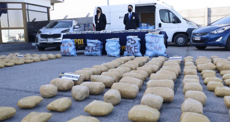 Desarticulan banda que pretendía ingresar 813 kilos de droga a Santiago desde el norte