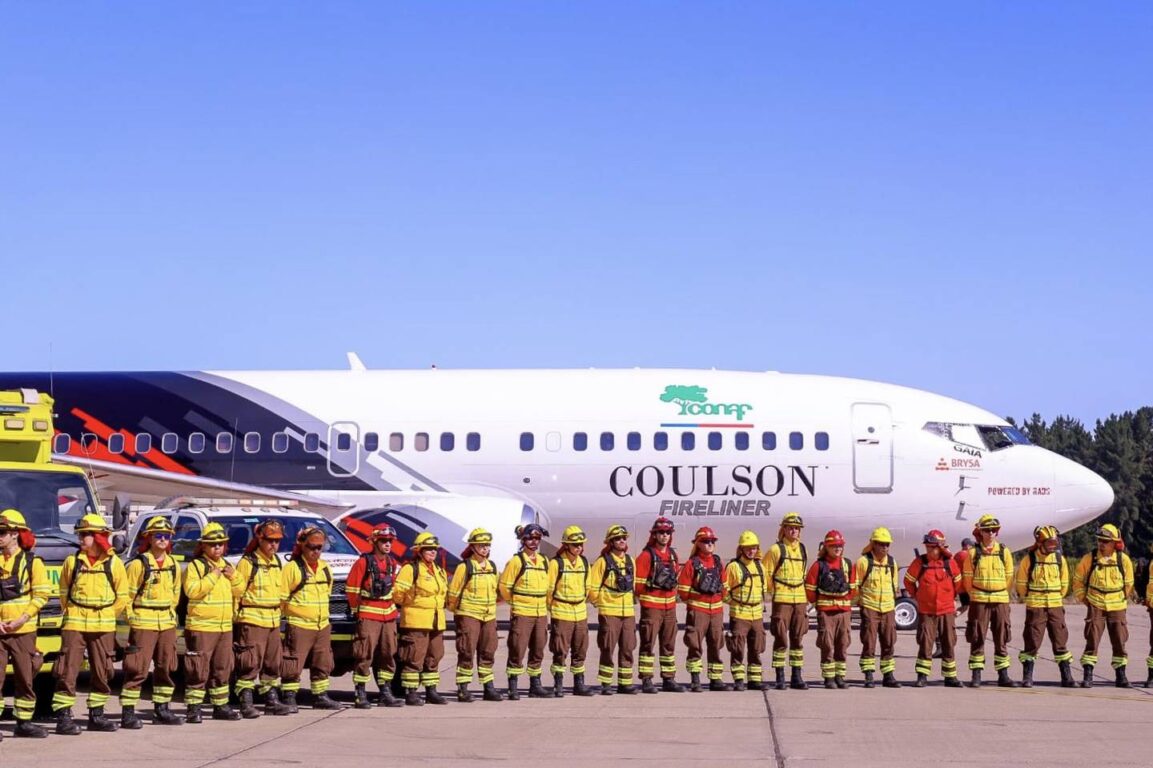 Boeing 737 "Fireliner": así es el nuevo avión que sumó Chile para combatir los incendios forestales