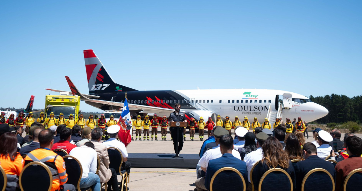 Boeing 737 “Fireliner”: así es el nuevo avión que sumó Chile para combatir los incendios forestales