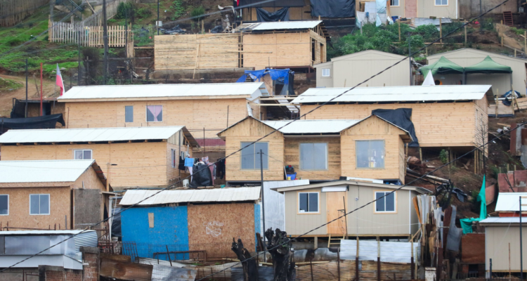 Damnificados por megaincendio de Valparaíso exigen soluciones habitacionales y bono de acogida