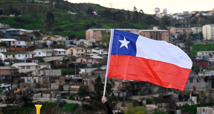 EXTIENDEN PAGO DE BONO DE ACOGIDA A DAMNIFICADOS DE MEGAINCENDIO EN VALPARÁISO