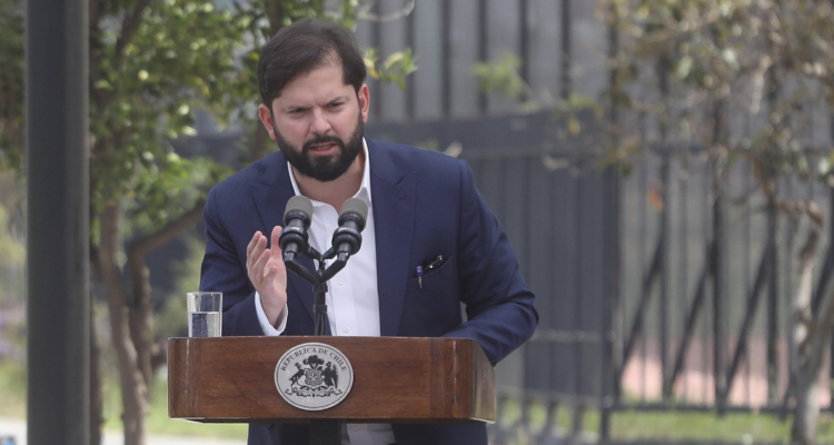 Boric pide no relativizar DDHH con ironía por ausencia de la derecha en ceremonia de conmemoración