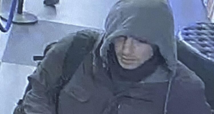 El sujeto que habría asesinado a Brian Thompson