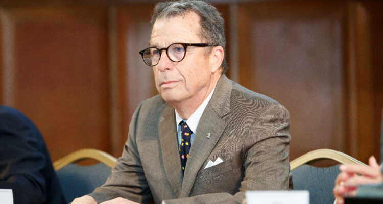 la caída del modelo liberal en chile según Sebastián Edwards y Alberto Mayol