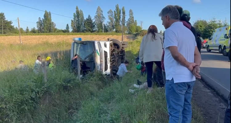 Bus Narbus volcado en ruta entre Padre Las Casas y Cunco