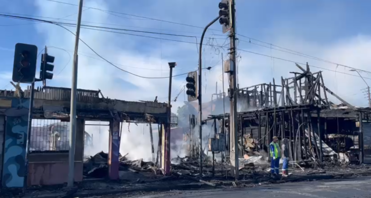 “Tenía una gatita y no la pudimos rescatar”: el relato de damnificado tras incendio en Talcahuano