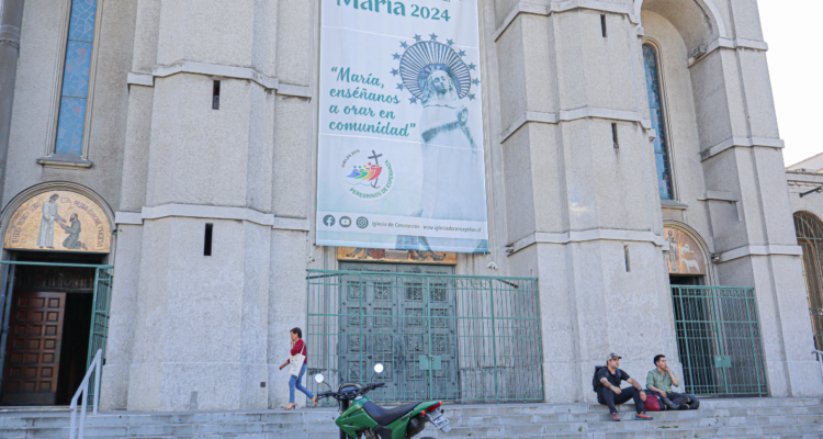 Frontis de la Catedral de Concepción donde entró hombre con su cuerpo quemado