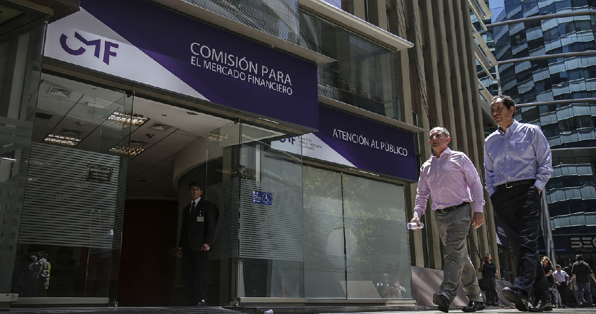 ¿Se termina el feriado bancario? El polémico dictamen que tuvo que salir a explicar la CMF
