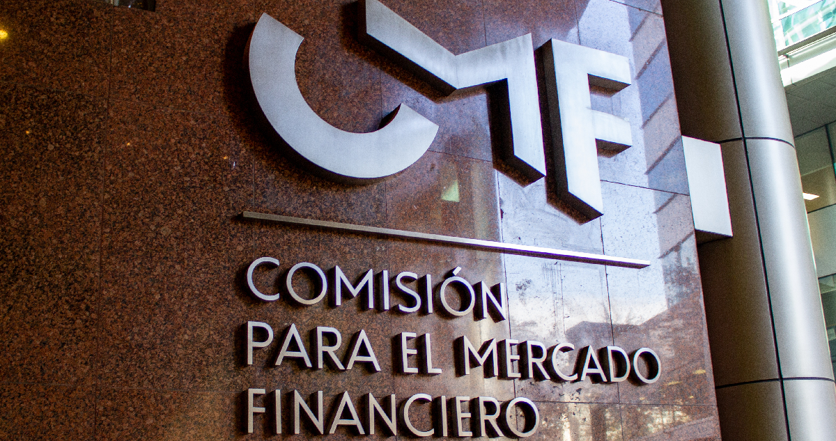 CMF da 24 horas a Michael Clark para detallar compra de acciones que lo dejó al frente de Azul Azul