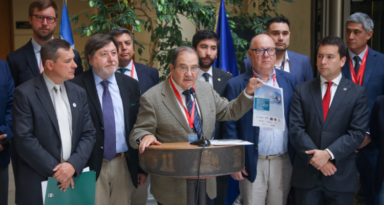 Coaniquem presentó en la Cámara un informe para la prevención de incendios en espacios habitables