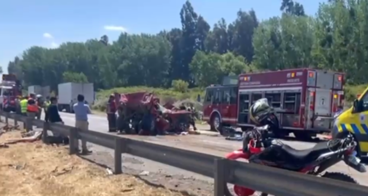 Colisión múltiple en Ruta 5 Sur deja a un menor de edad fallecido y tres heridos de gravedad