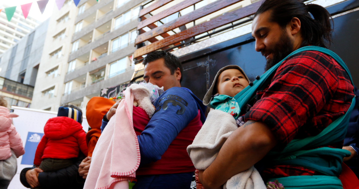 Comisión de Economía de la Cámara aprueba posnatal parental: proyecto extiende permiso a 40 semanas