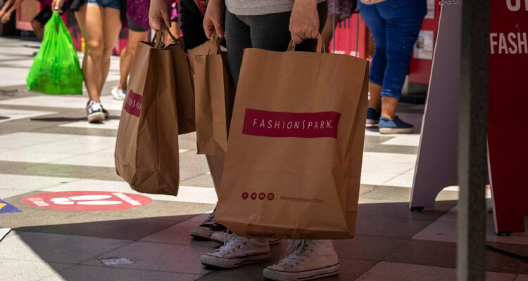 Se repite el panorama: ventas del comercio en regiones suben en octubre, pero Bío Bío anota retroceso