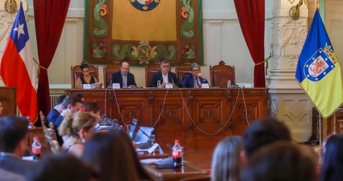 Despidos y millonarias deudas que dejó administración Hassler se tomaron segundo concejo de Desbordes