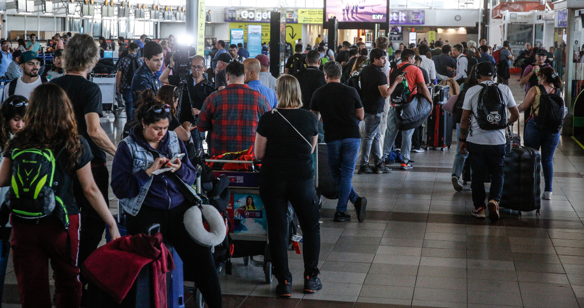 Contraloría comienza una investigación especial por problemas en el Aeropuerto de Santiago