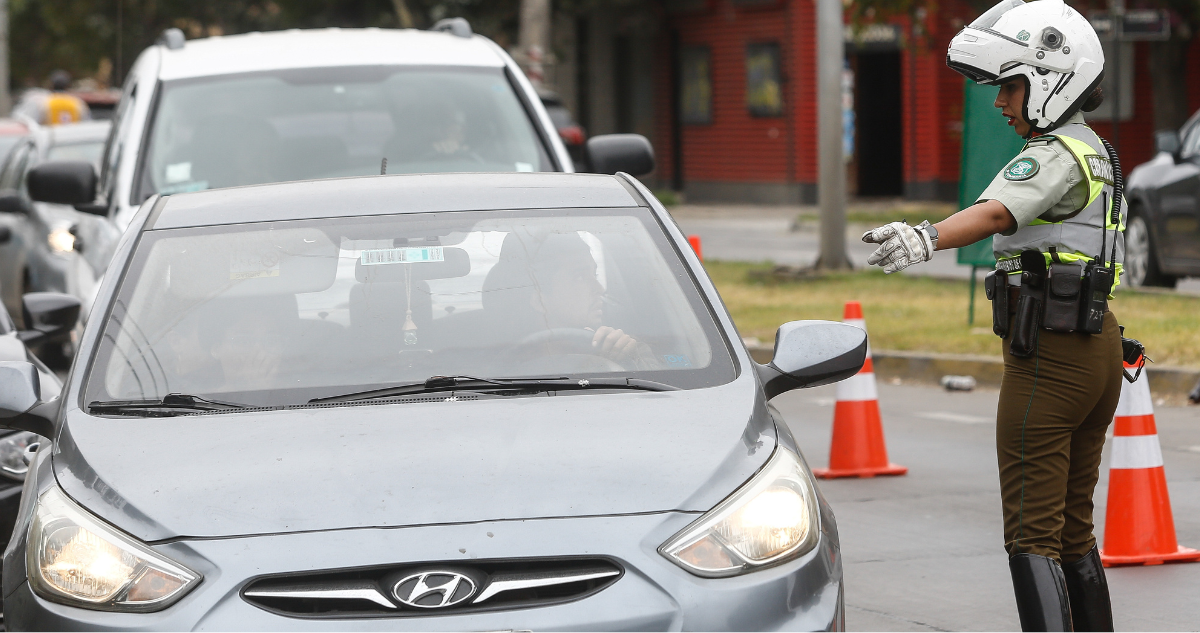 Las multas y penas de cárcel que arriesgan quienes huyan de un control policial según proyecto de ley