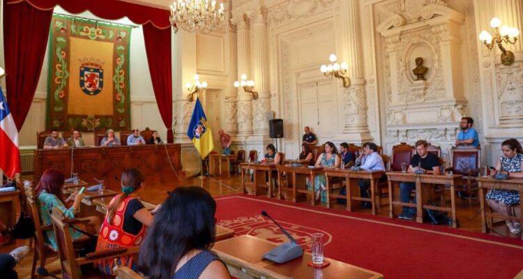 Santiago tiene nueva alcaldesa: durará solo tres días en el cargo