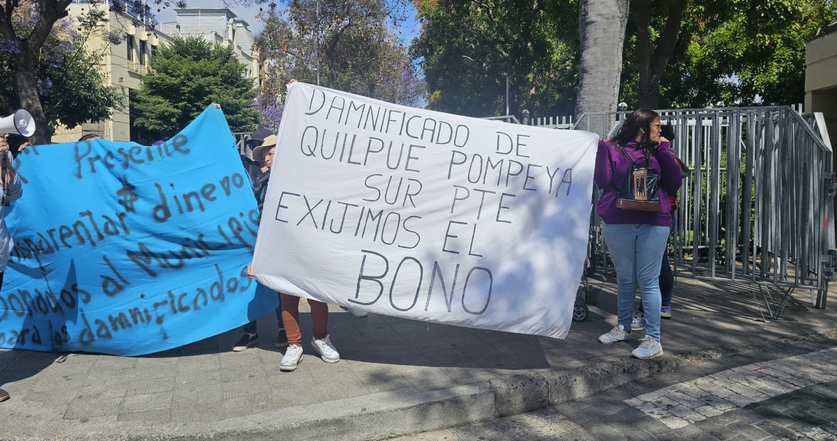 Damnificados marchan al Congreso exigiendo pago de bono de acogida