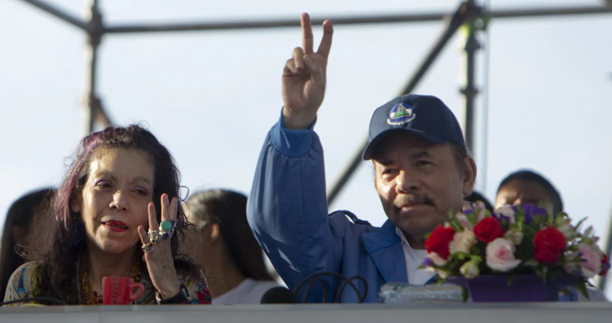 Daniel Ortega junto a su esposa, la vicepresidenta Rosario Murillo