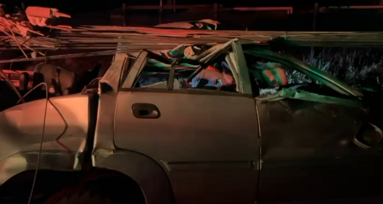 Delincuente en riesgo vital tras chocar camioneta robada en la zona sur de la RM