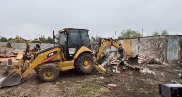 Demuelen inmuebles irregulares en campamento Nueva Andrés Bello en Quinta Normal: hubo incidentes
