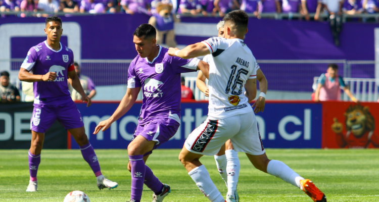 Deporte Melipilla sufre tras nueva denuncia en contra por la UCF y arriesga ceder título a Concepción.